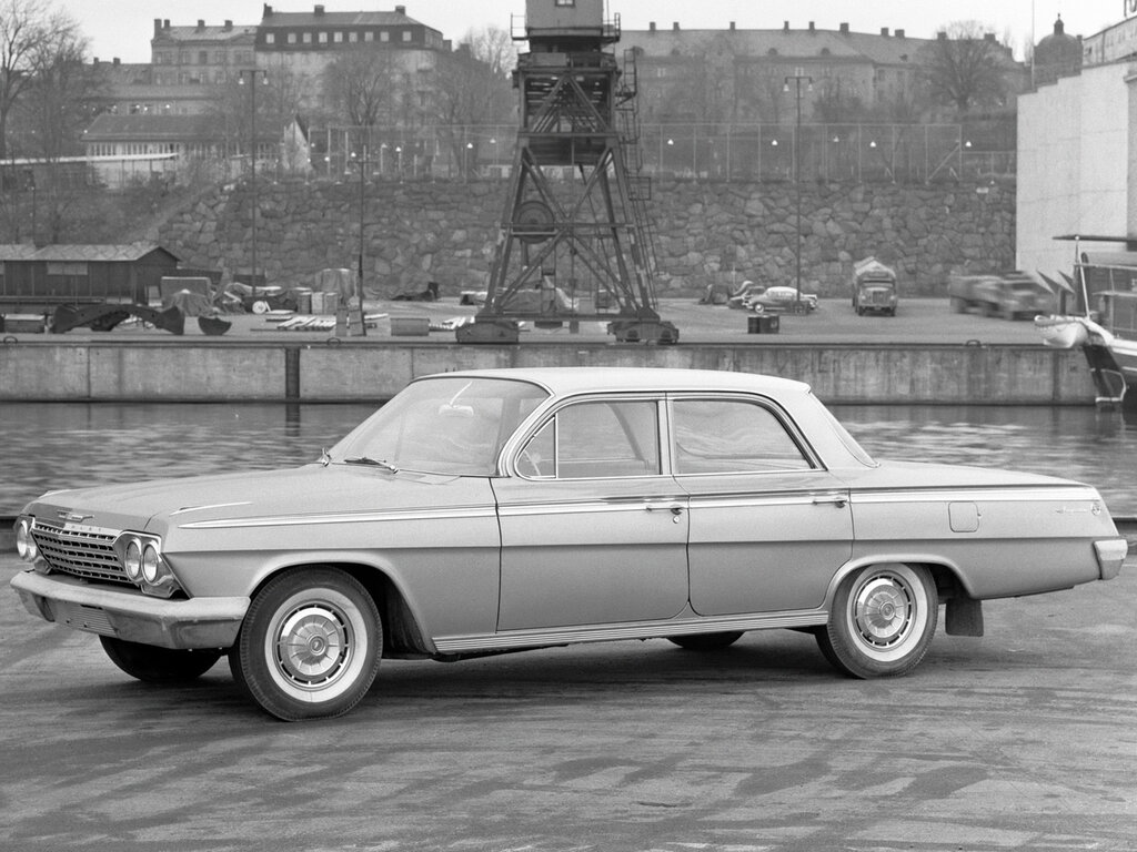 Chevrolet Impala (1769, 1869) 3 поколение, рестайлинг, седан (10.1961 - 09.1962)